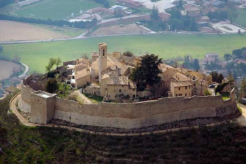 Campello sul Clitunno – Castello e Fonti - I Live Umbria